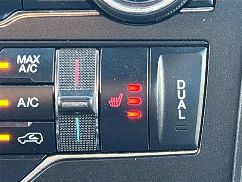 Used 2018 Ford Explorer XLT w/ Equipment Group 202A image 23