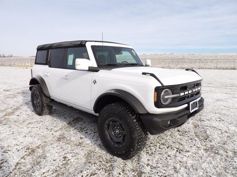 New 2024 Ford Bronco Outer Banks image 4