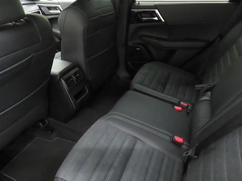 New 2026 Mitsubishi Outlander LE image 21