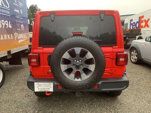 Used 2018 Jeep Wrangler Unlimited Sahara AWD/4WD image 6