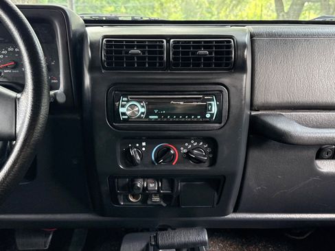 Used 2004 Jeep Wrangler X w/ Convenience Group AWD/4WD image 28