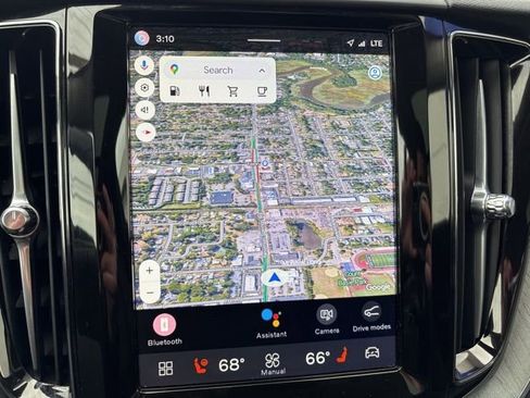 Used 2025 Volvo XC60 B5 Plus image 22