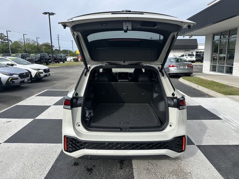 Used 2026 Volkswagen Tiguan SE R-Line image 5