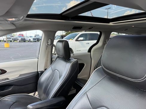 Used 2024 Chrysler Pacifica Limited FWD image 20