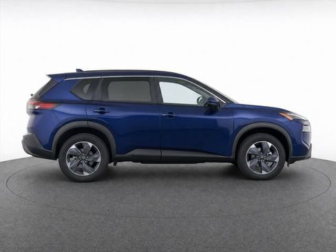 Used 2024 Nissan Rogue SV FWD image 2