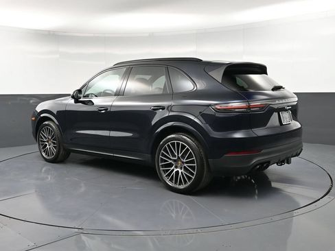 Certified 2022 Porsche Cayenne AWD/4WD image 3