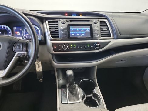 Used 2017 Toyota Highlander LE FWD image 20