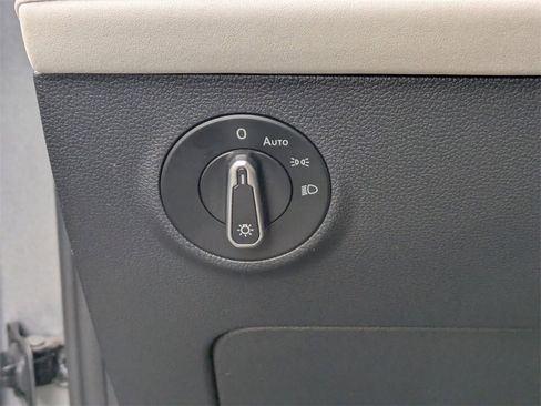 Used 2025 Volkswagen Taos SE image 23