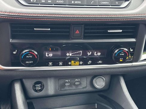 Used 2025 Nissan Rogue SV AWD/4WD image 23
