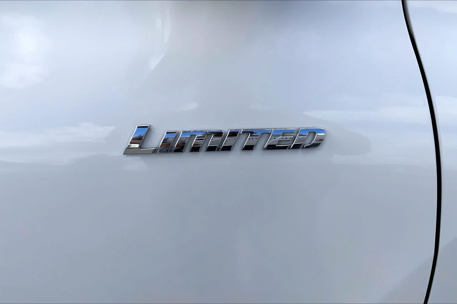Used 2012 Toyota Highlander Limited w/ Tow Pkg FWD image 10