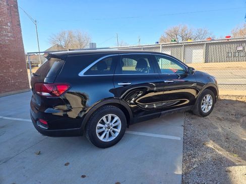 Used 2020 Kia Sorento FWD V6 image 2