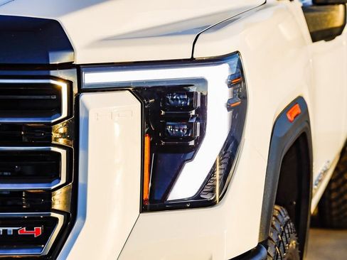 Used 2025 GMC Sierra 2500 AT4 image 5