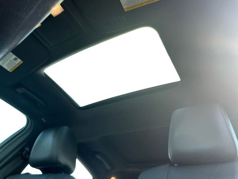 Used 2011 Lincoln MKS FWD image 17
