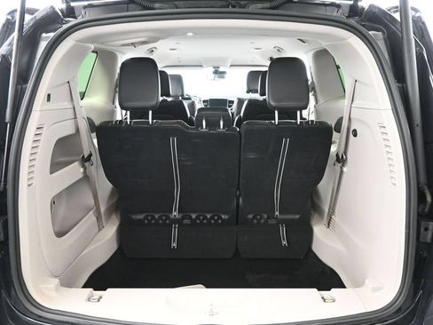 Used 2024 Chrysler Pacifica Touring-L FWD image 24