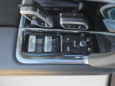 New 2026 Land Rover Range Rover Long Wheelbase SE image 26