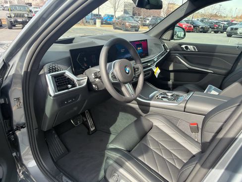 New 2026 BMW X5 xDrive40i w/ M Sport Package AWD/4WD image 21