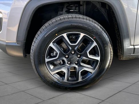 Used 2019 Jeep Compass Trailhawk image 11