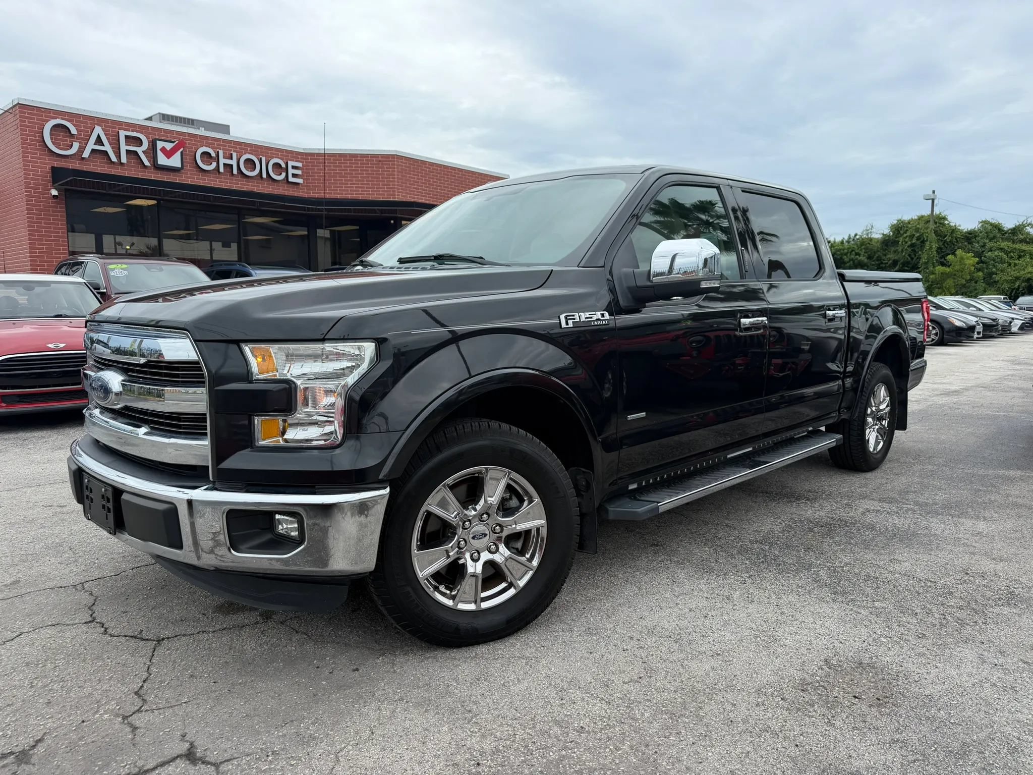 Used 2015 Ford F150 Lariat RWD image 1
