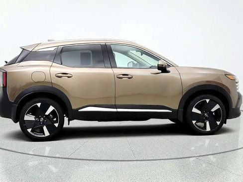 Used 2025 Nissan Kicks SR w/ Illumination Package AWD/4WD image 4
