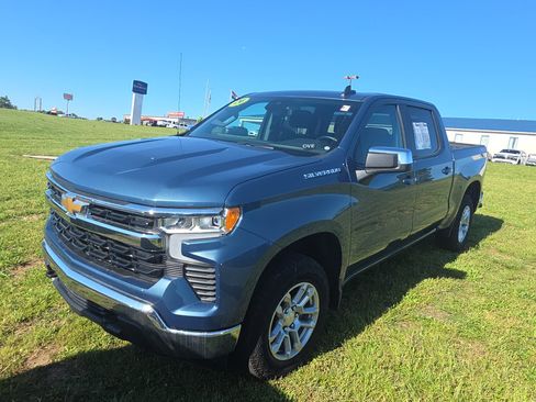 Used 2024 Chevrolet Silverado 1500 LT AWD/4WD image 3