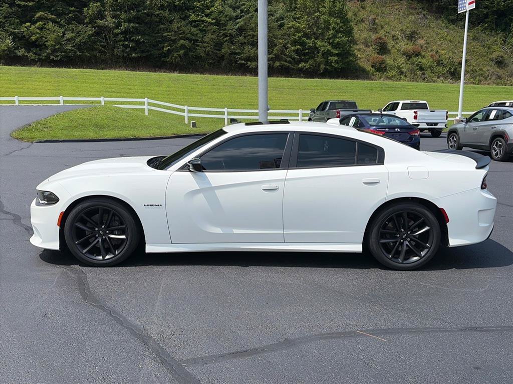 Used 2022 Dodge Charger R/T w/ Plus Group RWD image 2