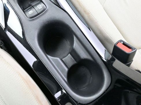 Used 2021 Toyota Corolla LE image 18