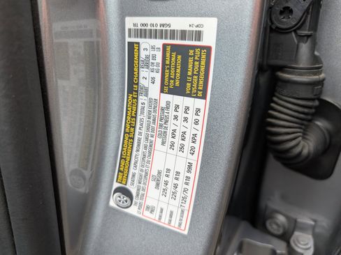 Used 2025 Volkswagen Jetta SE w/ Sunroof Package image 33