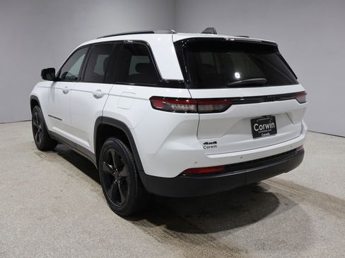 Used 2023 Jeep Grand Cherokee Altitude image 5