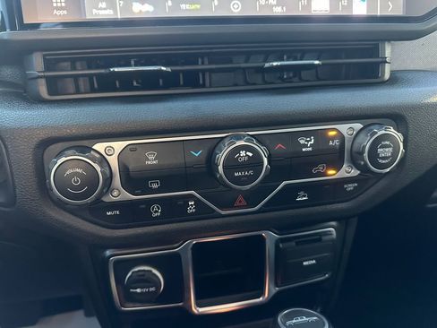 Used 2024 Jeep Gladiator Sport image 23