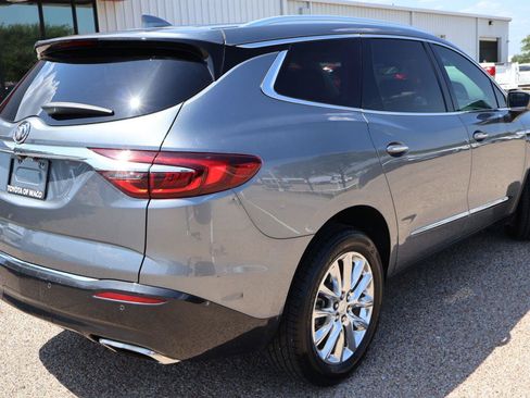 Used 2020 Buick Enclave Premium w/ Sun and Sites Package FWD image 3