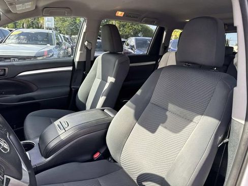 Used 2019 Toyota Highlander LE FWD image 16