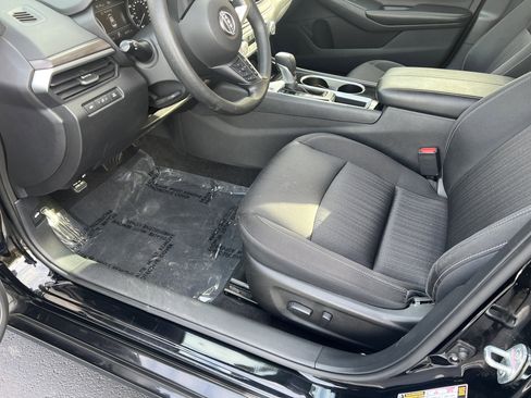 Used 2024 Nissan Altima 2.5 SV image 9