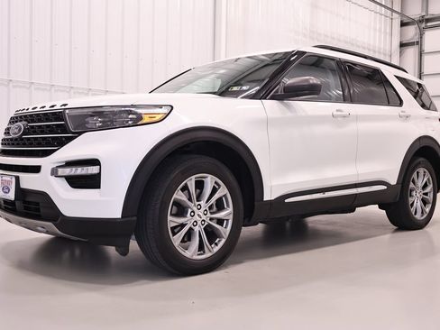 Certified 2023 Ford Explorer XLT w/ Equipment Group 202A AWD/4WD image 6