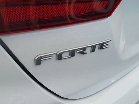 Used 2023 Kia Forte GT-Line w/ GT-Line Technology Package FWD image 5