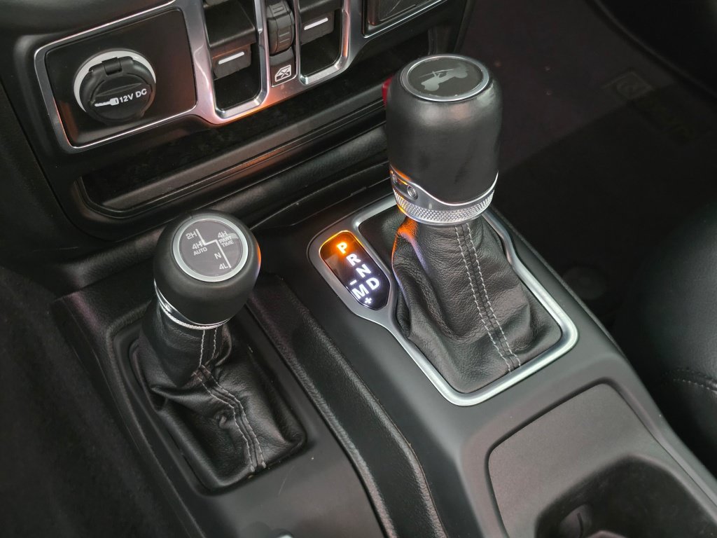 Used 2024 Jeep Wrangler Unlimited Sahara AWD/4WD image 21