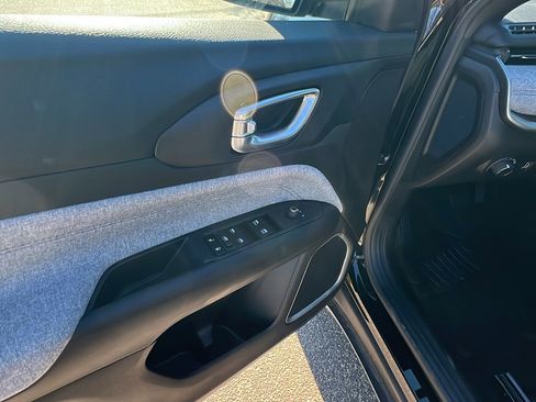 Certified 2025 Jeep Compass Sport image 15