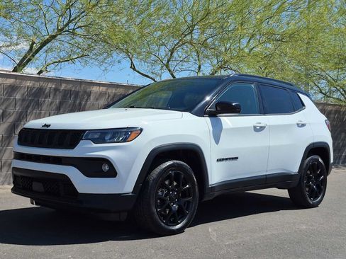 Used 2023 Jeep Compass Latitude AWD/4WD image 4