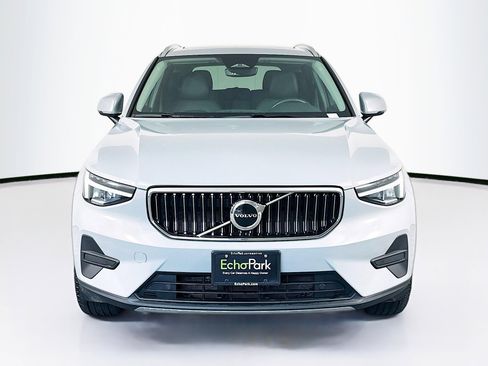 Used 2025 Volvo XC40 B5 Core image 2