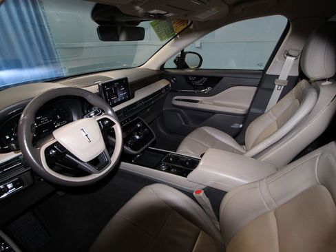 Used 2022 Lincoln Corsair Reserve w/ Luxury Package image 2