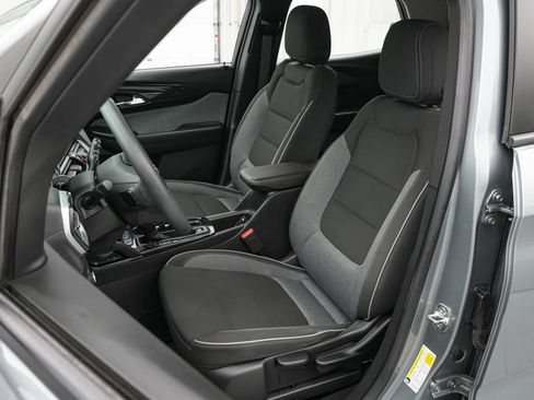 Used 2024 Chevrolet TrailBlazer LT w/ Driver Confidence Package FWD image 11