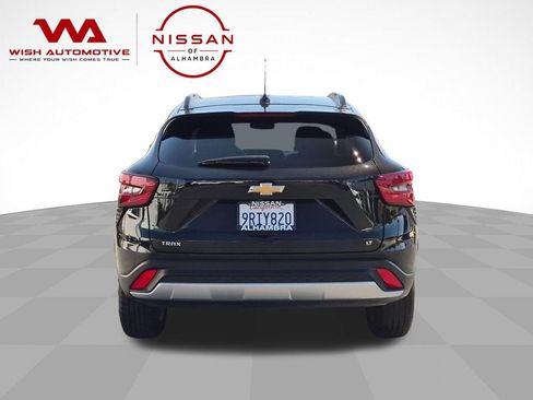 Used 2025 Chevrolet Trax LT FWD image 6