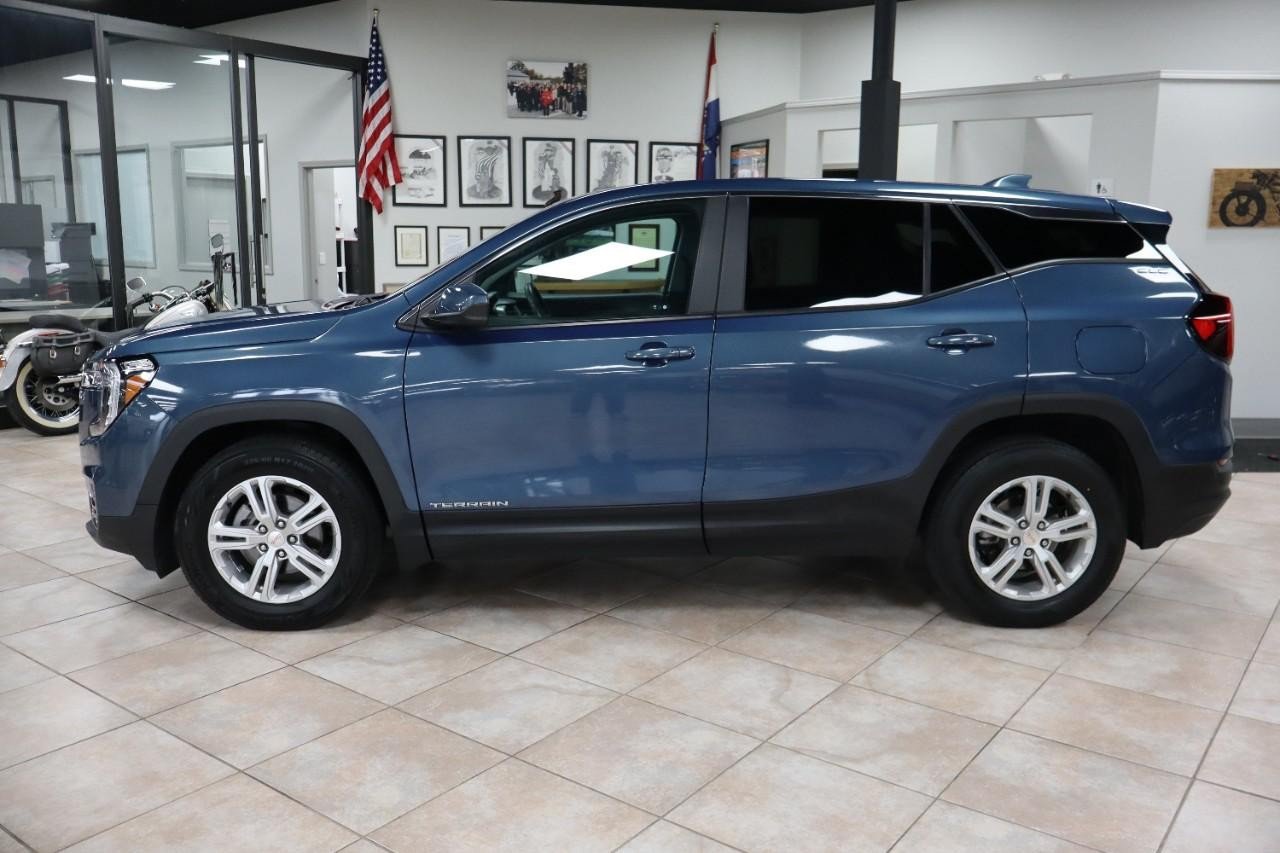 Used 2024 GMC Terrain SLE AWD/4WD image 2