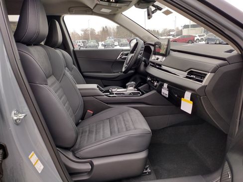 New 2026 Mitsubishi Outlander SE image 10