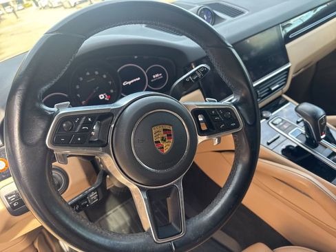 Used 2021 Porsche Cayenne image 25