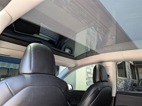 Used 2021 Tesla Model Y Long Range AWD/4WD image 26