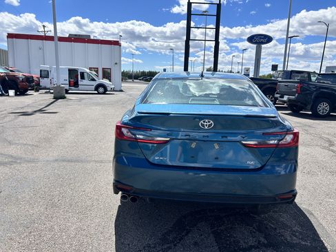 Used 2025 Toyota Camry SE FWD image 4