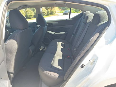 Used 2025 Nissan Altima 2.5 SV FWD image 25