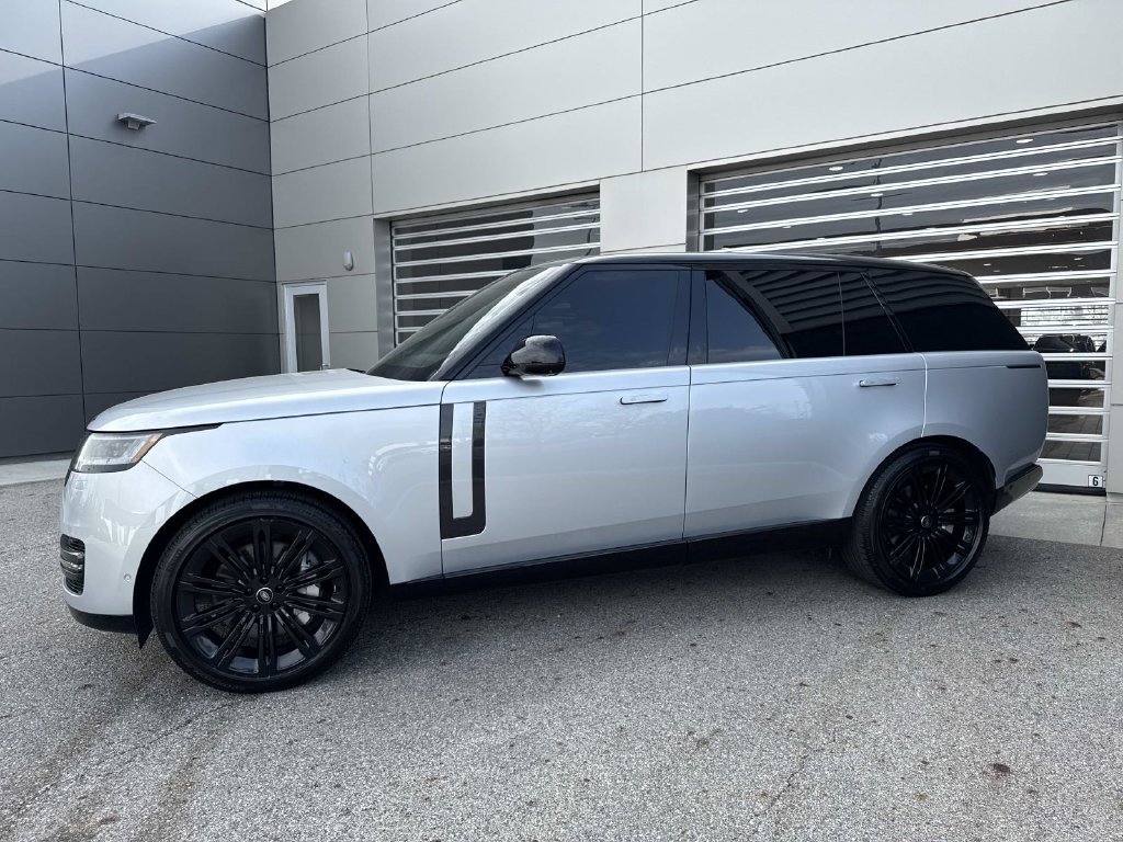 Used 2025 Land Rover Range Rover Long Wheelbase SE AWD/4WD image 2