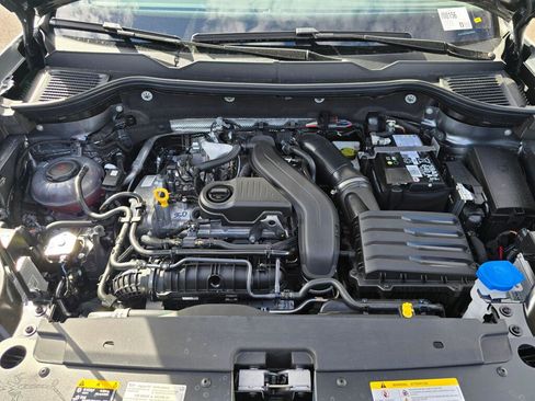 New 2026 Volkswagen Taos SE AWD/4WD image 11