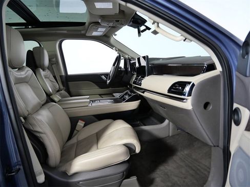 Used 2023 Lincoln Navigator L Reserve image 12